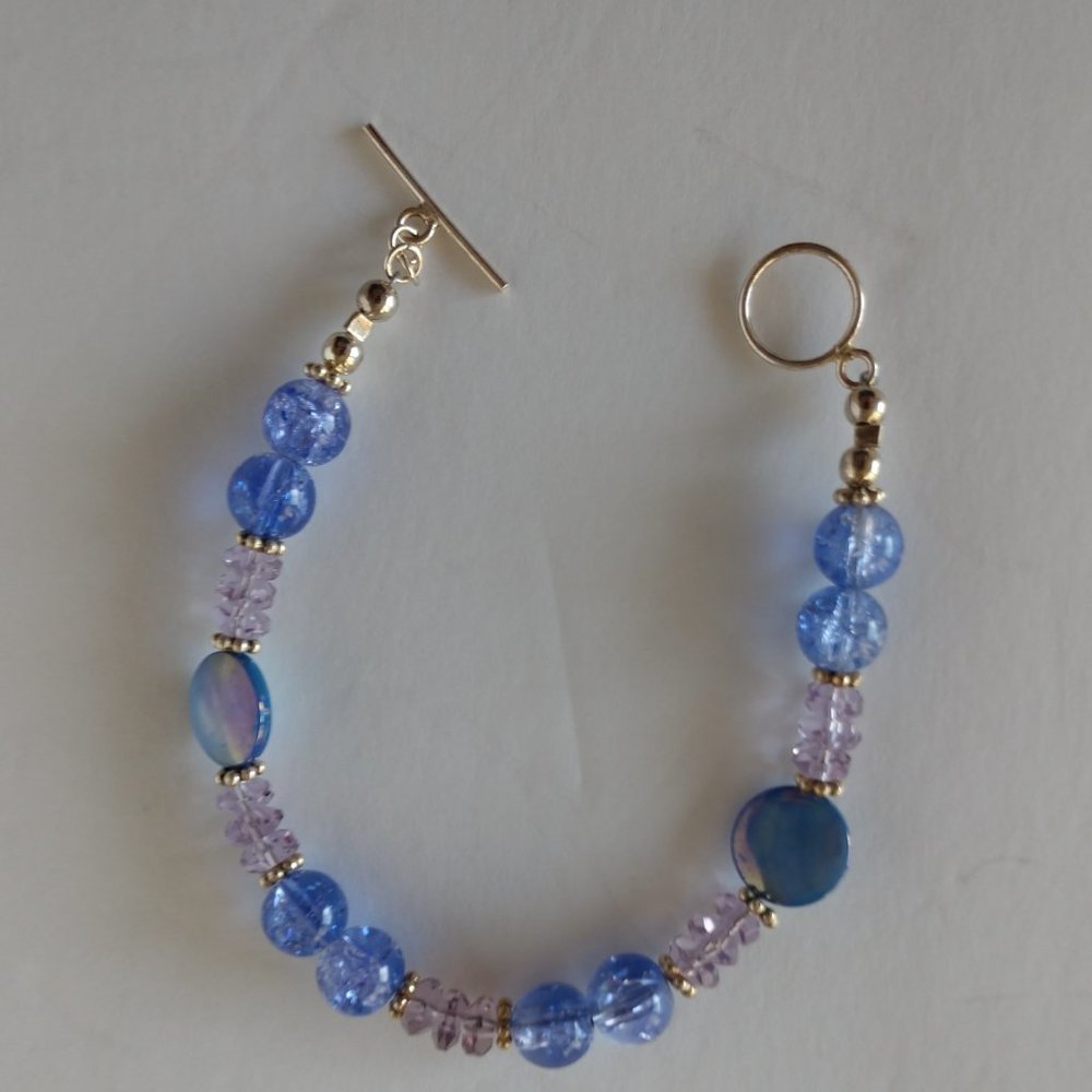 Purple Beaded Bracelet with Periwinkle Shells Handmade 7.5 Inches - Picture 5 of 16